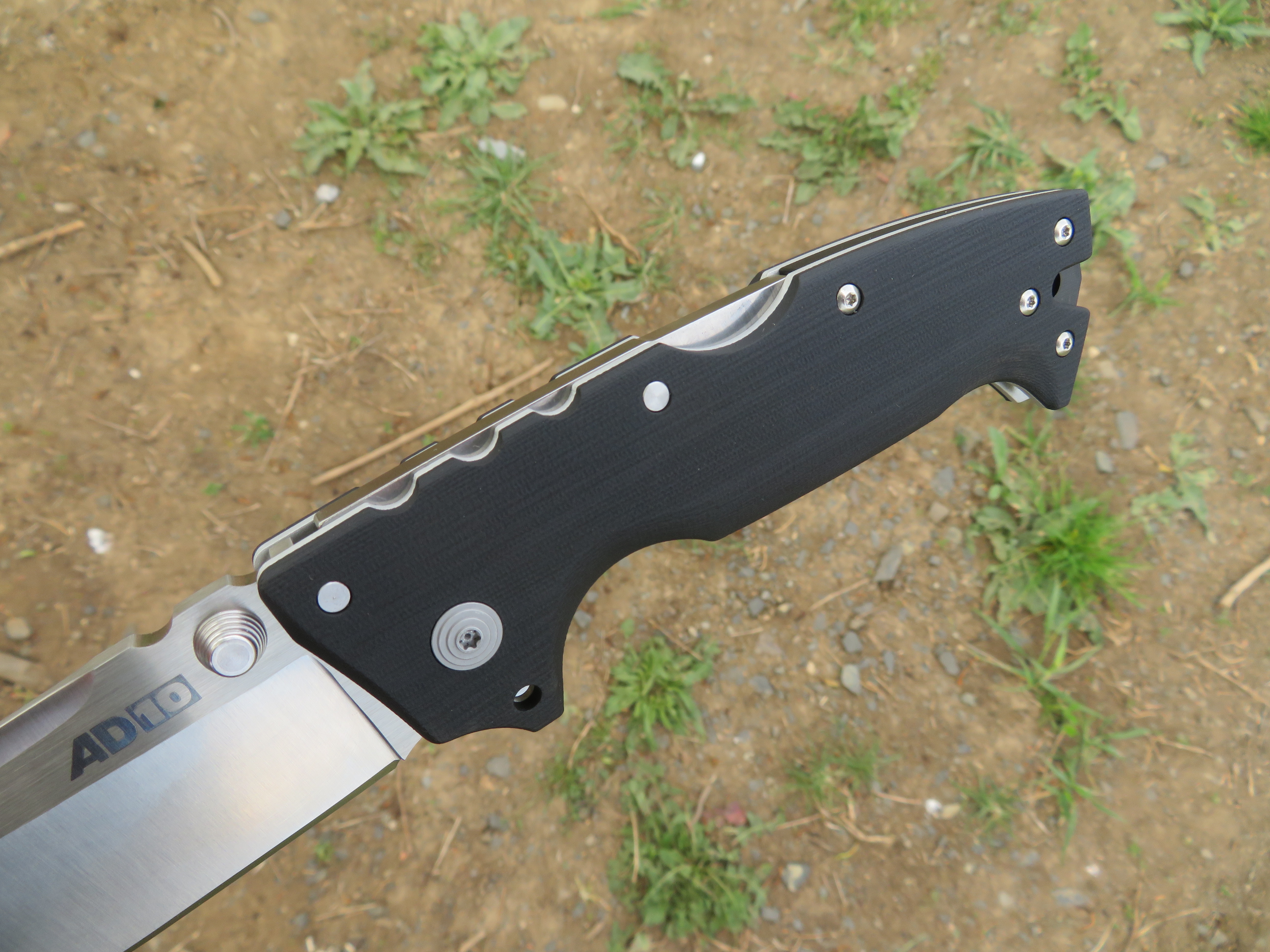 Rukojeť nože AD-10 od Cold Steelu je vyrobena z materiálu G-10.